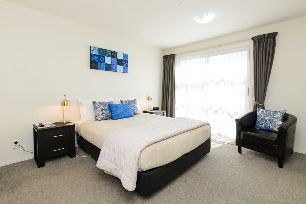 Ellena Court 4*
