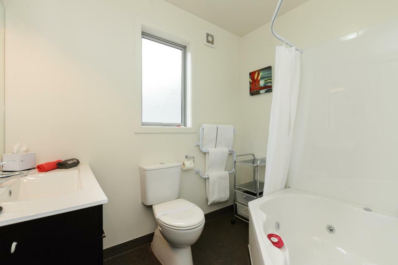 Ellena Court Motel 4*