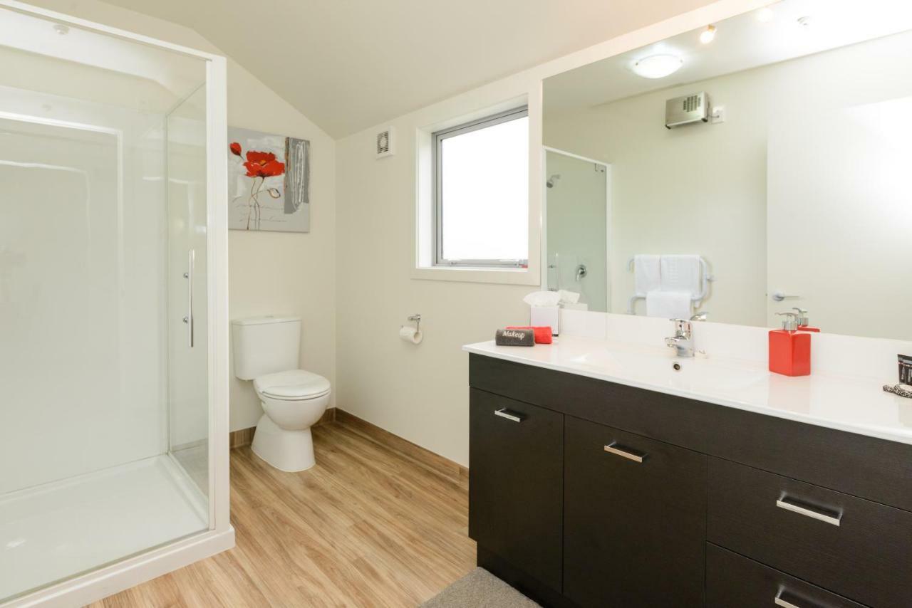 Ellena Court 4*